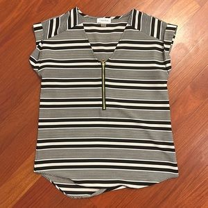 Calvin Klein women’s XS blouse v-neck black and white